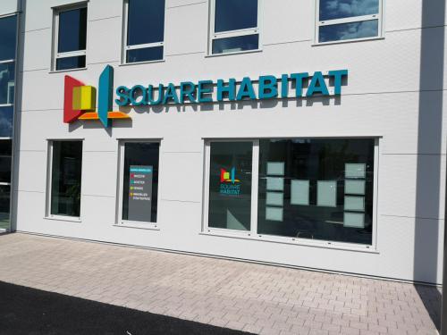 Enseigne Square Habitat 