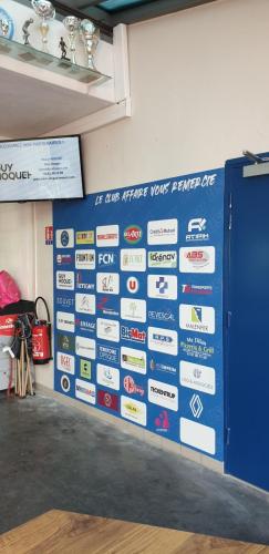 Panneau sponsor foot US-Saint Vit